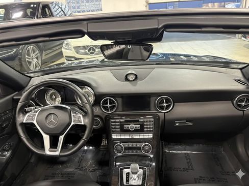 Used 2016 Mercedes-Benz SLK 300 image 2