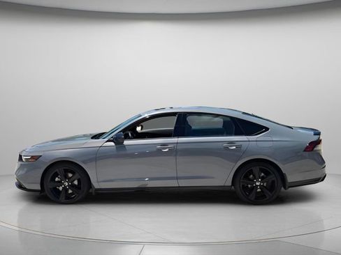Used 2025 Honda Accord Sport image 3