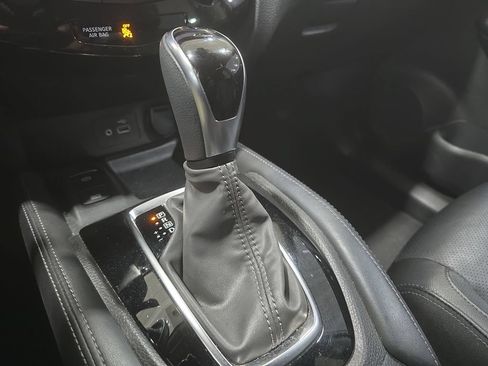 Used 2020 Nissan Rogue SL FWD image 27