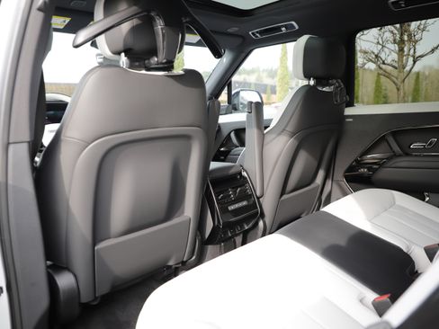 New 2026 Land Rover Range Rover Sport Dynamic SE AWD/4WD image 16