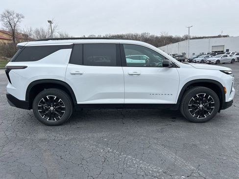 Used 2025 Chevrolet Traverse LT w/ Sun and Wheel Package image 4