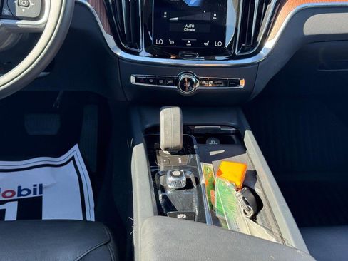 Used 2022 Volvo S60 B5 Momentum w/ Premium Package image 14