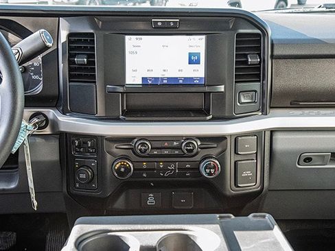 Used 2025 Ford F250 XLT w/ FX4 Off-Road Package image 11