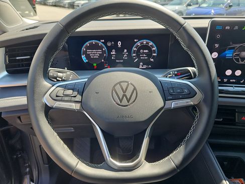 Used 2026 Volkswagen Tiguan SE AWD/4WD image 20