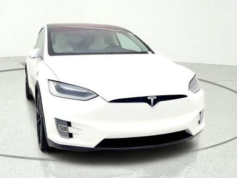 Used 2018 Tesla Model X 75D AWD/4WD image 2