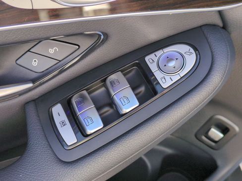 Used 2020 Mercedes-Benz GLC 300 4MATIC image 13