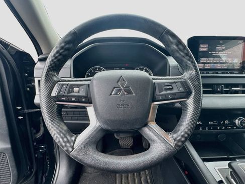 Used 2022 Mitsubishi Outlander ES AWD/4WD image 11