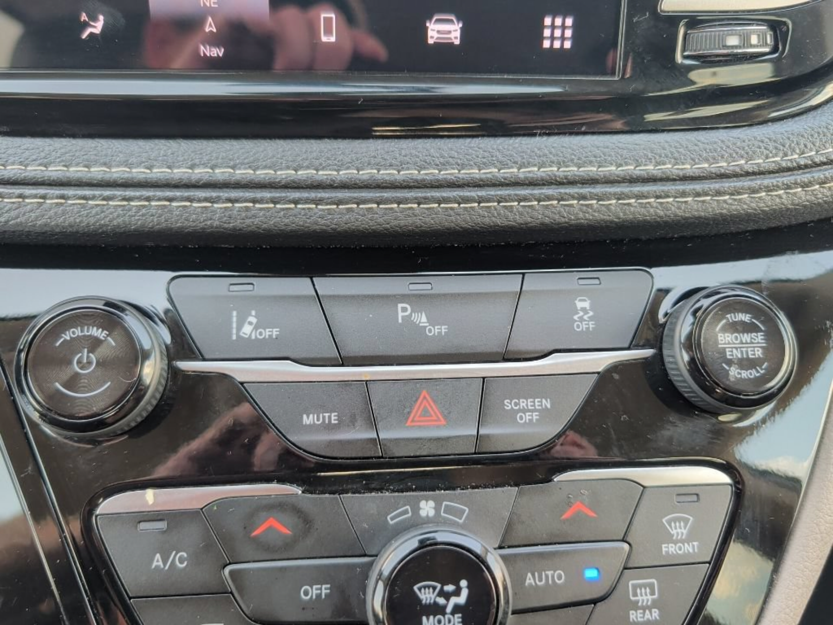 Used 2024 Chrysler Pacifica Limited FWD image 33