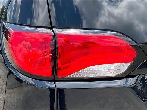 Used 2023 Chrysler Voyager LX FWD image 23