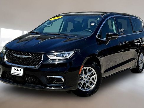 Used 2024 Chrysler Pacifica Touring-L FWD image 1