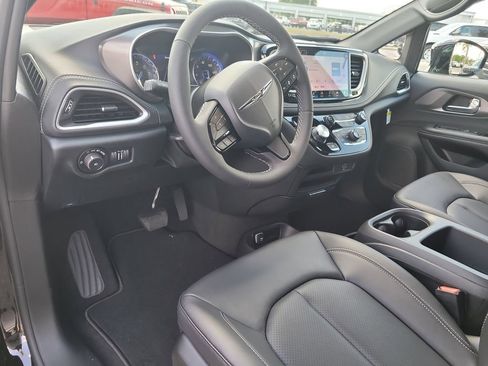 New 2026 Chrysler Pacifica Select w/ S Appearance Package FWD image 19