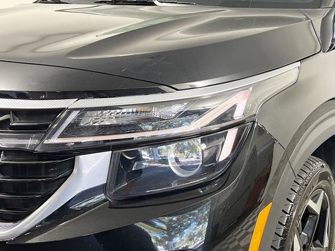 Used 2024 Kia Seltos EX image 12