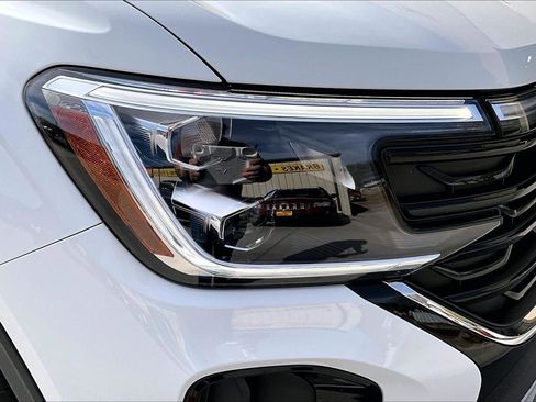 Used 2025 Volkswagen Atlas Cross Sport SE image 30