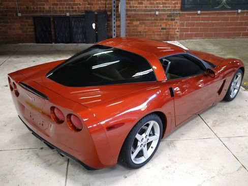 Used 2005 Chevrolet Corvette 2dr Cpe w/ Performance Handling Package image 31