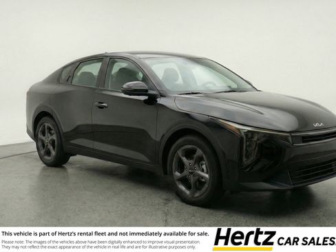 Used 2025 Kia K4 LXS image 1