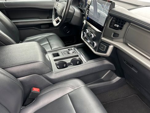 Used 2024 Ford Expedition Max XLT image 21