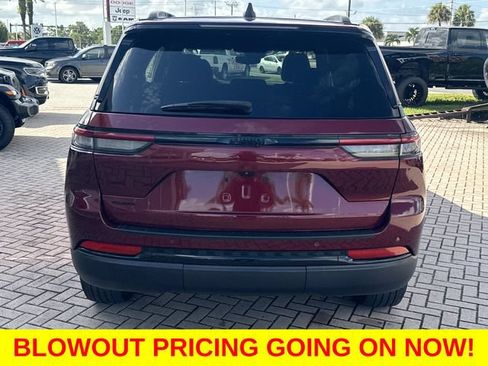 Used 2024 Jeep Grand Cherokee Altitude AWD/4WD image 8