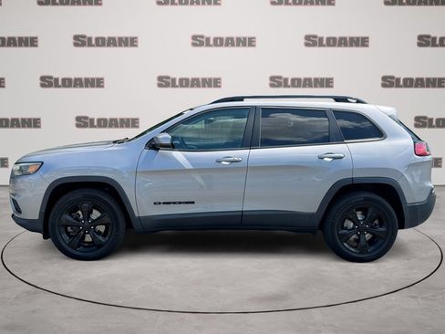 Used 2019 Jeep Cherokee Latitude Plus AWD/4WD image 2