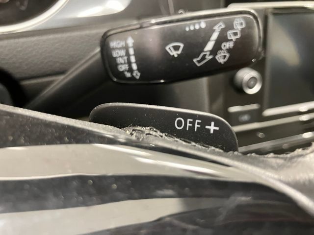 Used 2018 Volkswagen Golf S FWD image 30