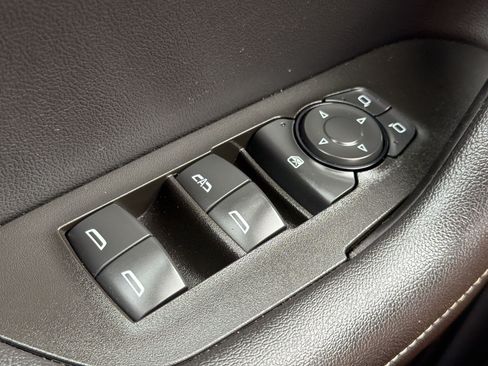 Used 2025 Chevrolet Blazer LT FWD image 29