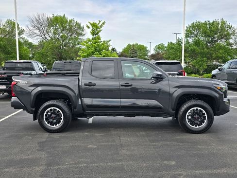 Used 2024 Toyota Tacoma TRD Off-Road AWD/4WD image 11