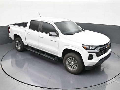 Used 2024 Chevrolet Colorado LT w/ LT Convenience Package RWD image 18