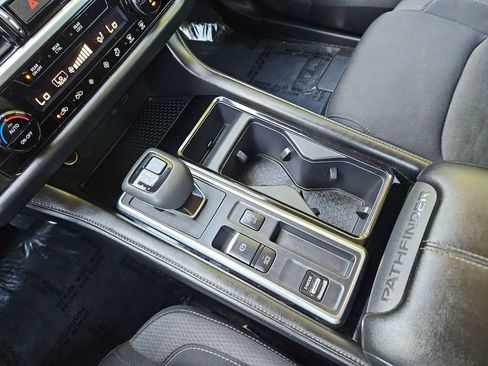 Used 2025 Nissan Pathfinder SV FWD image 20