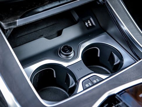 Used 2026 BMW X7 xDrive40i w/ Executive Package image 17