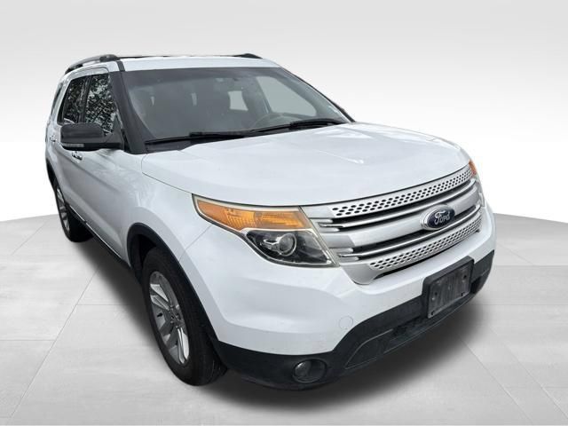 Used 2015 Ford Explorer XLT w/ Equipment Group 202A AWD/4WD image 6