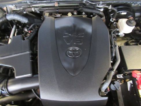 Used 2016 Toyota Tacoma SR5 image 3