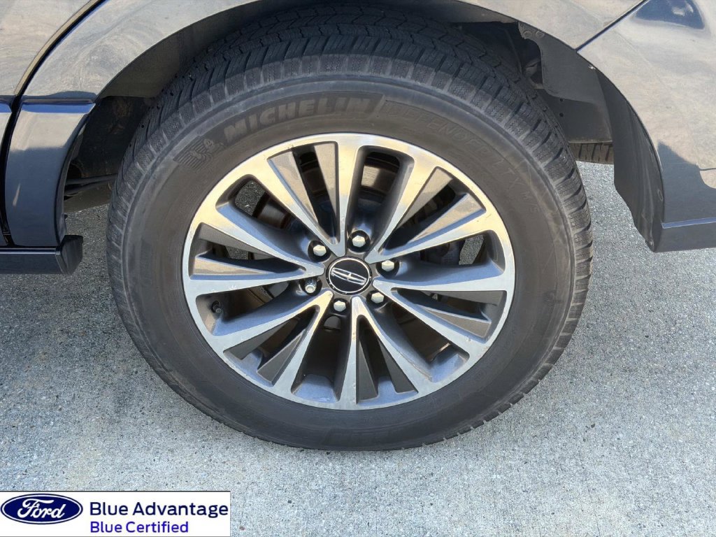Used 2017 Lincoln Navigator Select RWD image 7