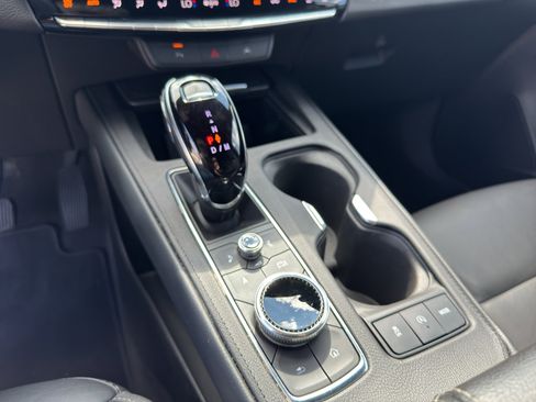 Used 2025 Cadillac XT4 Premium Luxury image 18