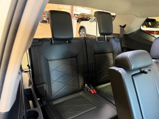 Used 2025 Volkswagen Atlas SE FWD image 28