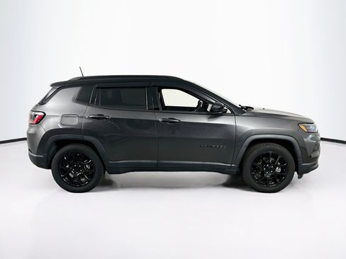 Used 2022 Jeep Compass Latitude FWD image 4