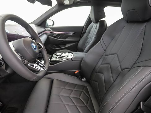 Used 2026 BMW 550e xDrive image 12