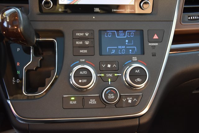 Used 2019 Toyota Sienna Limited Premium FWD image 30