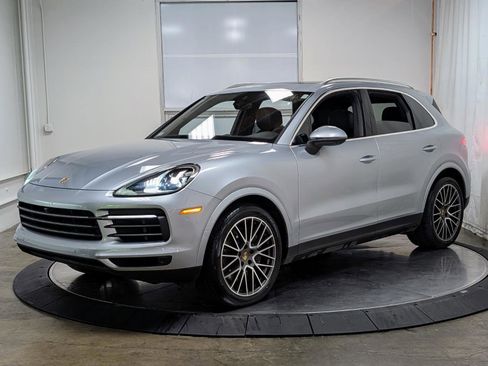 Used 2023 Porsche Cayenne Platinum Edition image 4