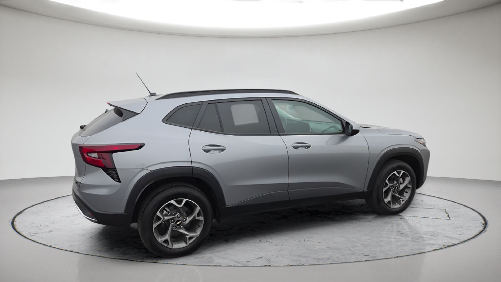 Used 2025 Chevrolet Trax LT w/ LT Convenience Package FWD image 6