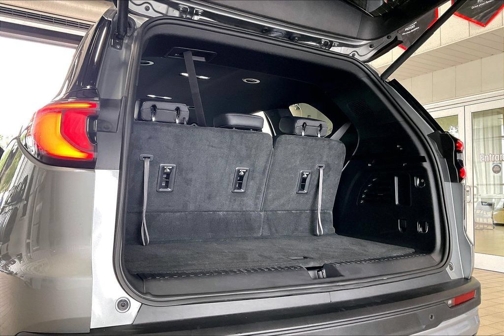 Used 2026 GMC Acadia Elevation w/ Elevation Premium Package FWD image 20