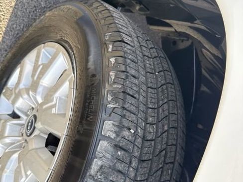 Used 2023 Nissan Frontier SV w/ SV Convenience Package image 12