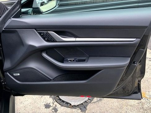 Used 2025 Porsche Taycan image 28