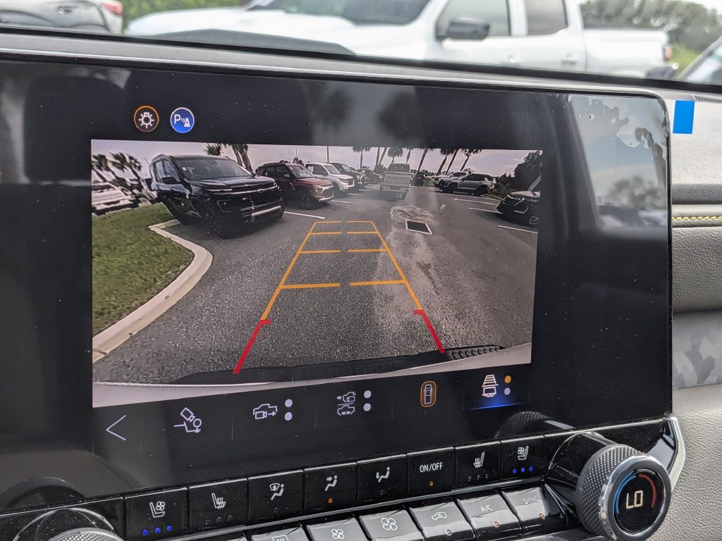 New 2026 Chevrolet Colorado ZR2 w/ Technology Package AWD/4WD image 17