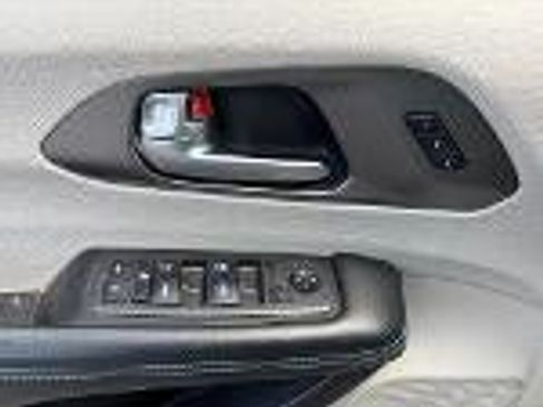 Used 2021 Chrysler Pacifica Touring-L w/ Premium & Safety Sphere Group FWD image 13