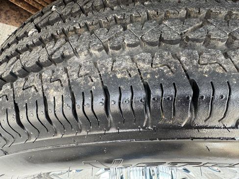 Used 2011 Chevrolet Express 2500 image 9