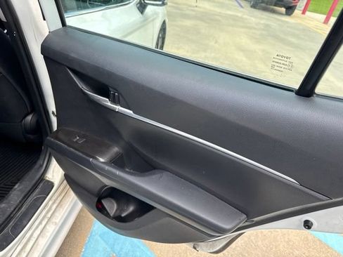 Used 2021 Toyota Camry SE FWD image 19