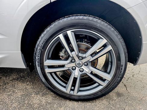 Used 2021 Volvo XC60 T5 Momentum w/ Premium Package image 14