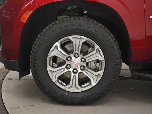 Used 2023 GMC Yukon SLE AWD/4WD image 32
