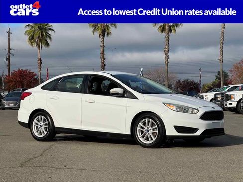 Used 2017 Ford Focus SE image 1