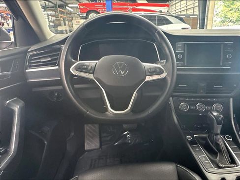 Used 2023 Volkswagen Jetta SE w/ Panoramic Sunroof Package FWD image 11