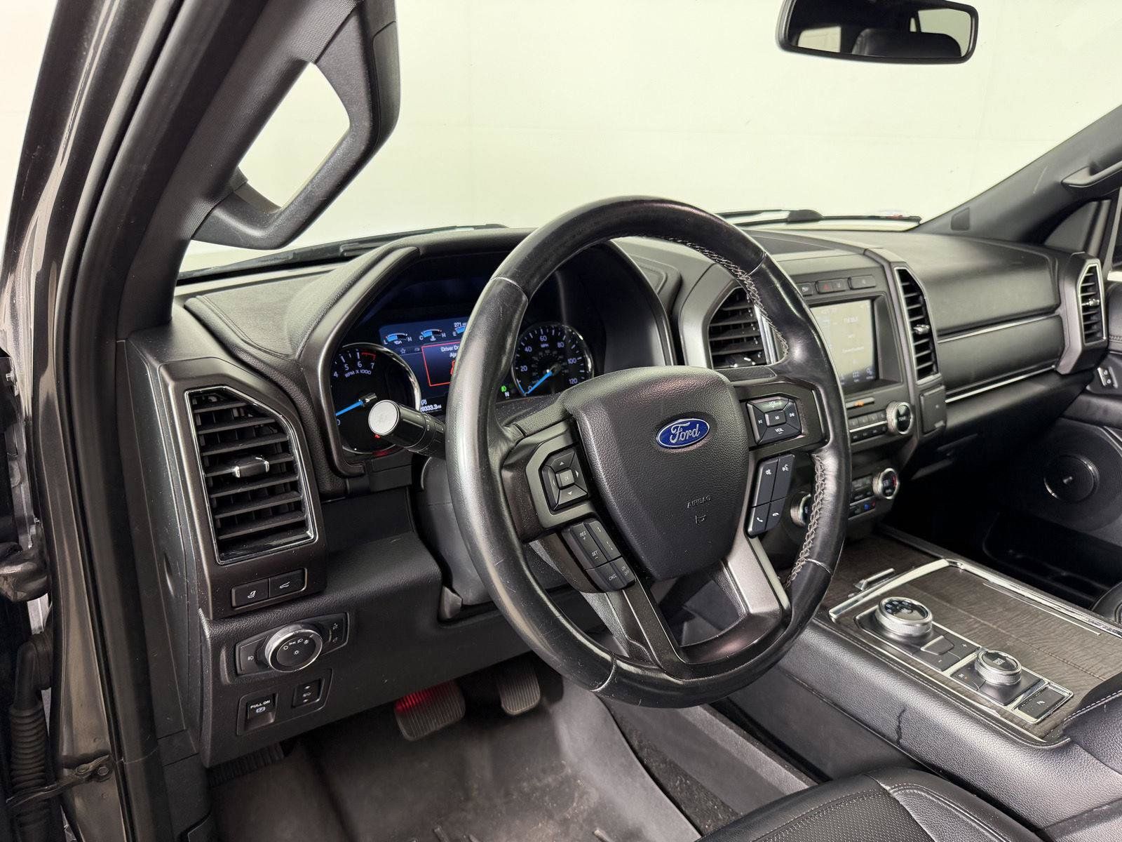 Used 2019 Ford Expedition Limited w/ Equipment Group 301A AWD/4WD image 17